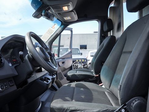 Used 2019 Mercedes-Benz Sprinter 144 image 17