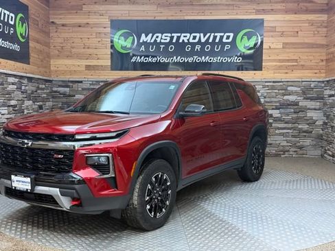 Used 2024 Chevrolet Traverse Z71 AWD/4WD image 3