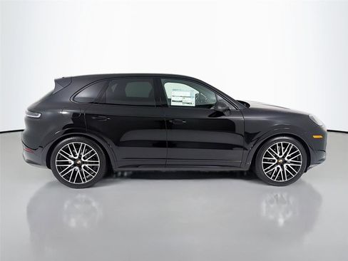 New 2026 Porsche Cayenne GTS image 23