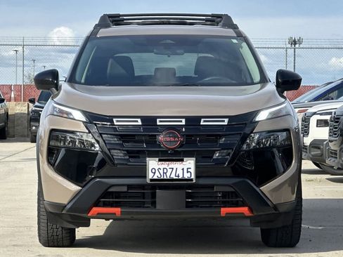 Used 2025 Nissan Rogue SV image 8