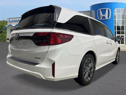New 2026 Honda Odyssey Touring image 5