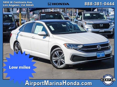 Used 2023 Volkswagen Jetta SE image 1