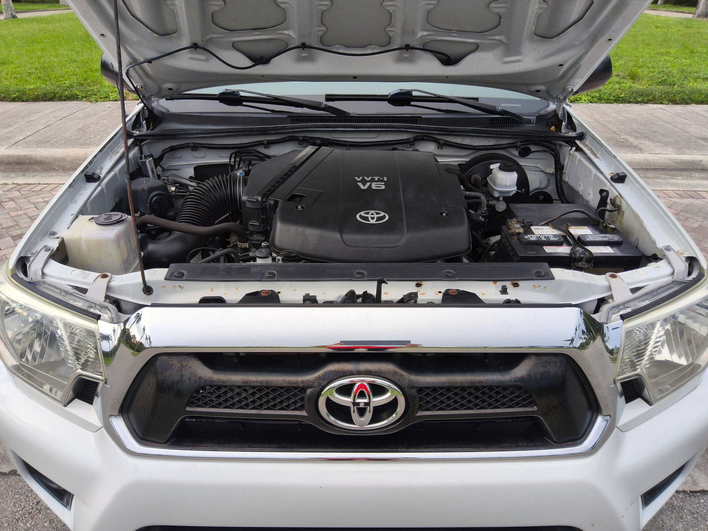 Used 2014 Toyota Tacoma PreRunner w/ SR5 Package RWD image 39