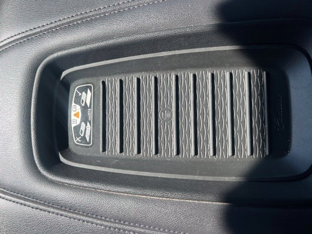 Used 2020 Cadillac Escalade Luxury AWD/4WD image 13