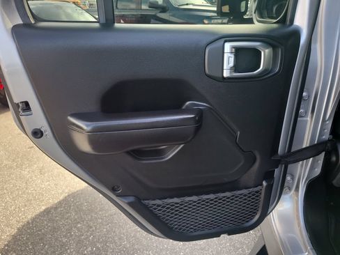 Used 2019 Jeep Wrangler Unlimited Sport S AWD/4WD image 9