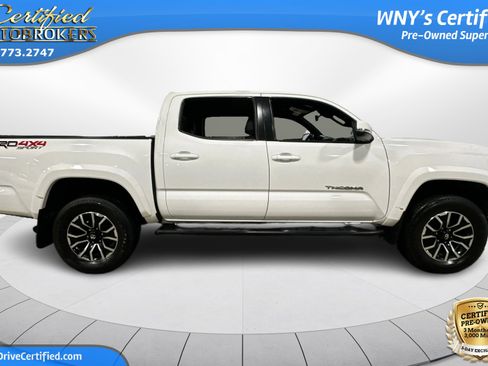 Used 2020 Toyota Tacoma TRD Sport image 5