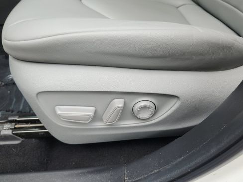 Used 2022 Toyota Highlander XLE AWD/4WD image 14