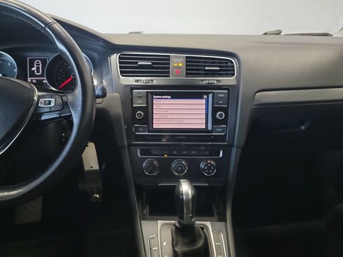 Used 2019 Volkswagen Golf S FWD image 20