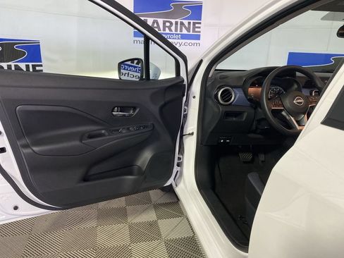 Used 2025 Nissan Versa SV FWD image 26