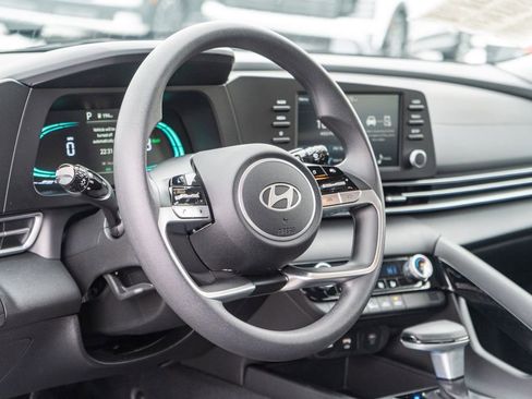Certified 2025 Hyundai Elantra Blue image 21