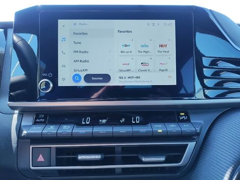 Used 2025 Toyota Camry SE FWD image 38