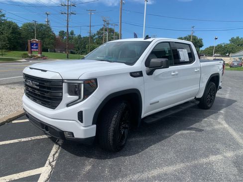 Used 2023 GMC Sierra 1500 Elevation w/ LPO, Elevation Black Package AWD/4WD image 3