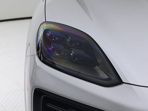 Certified 2024 Porsche Cayenne S image 11