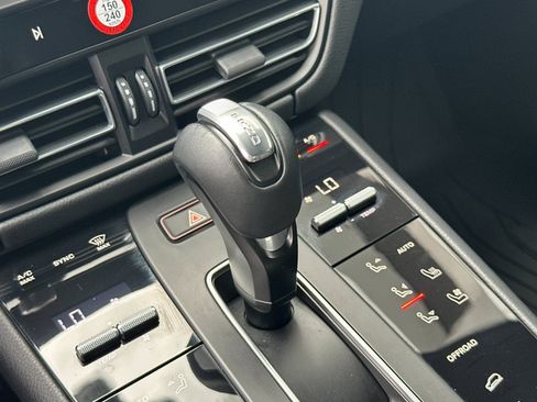 Used 2022 Porsche Macan image 22