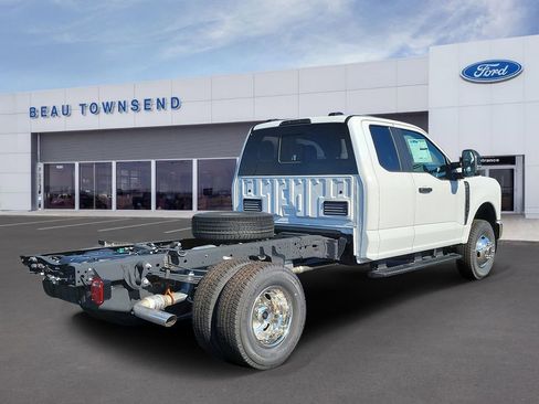 New 2025 Ford F350 XL w/ XL Chrome Package image 4