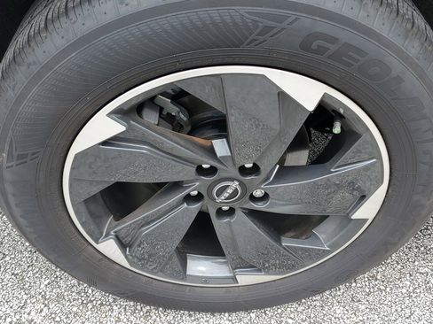 Used 2024 Nissan Rogue SV image 5