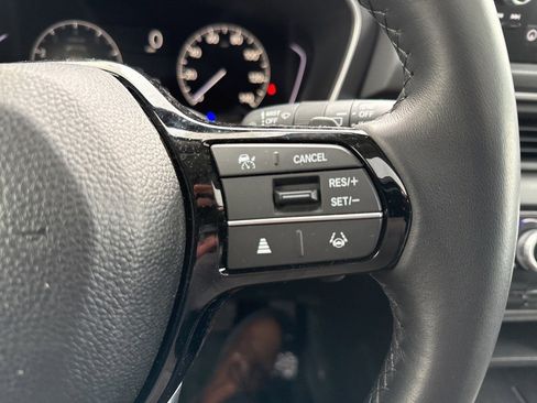 Certified 2025 Honda Pilot Touring image 14