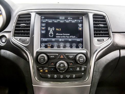 Used 2018 Jeep Grand Cherokee Altitude RWD image 21