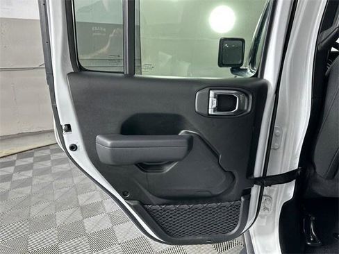 Certified 2022 Jeep Gladiator Sport image 11