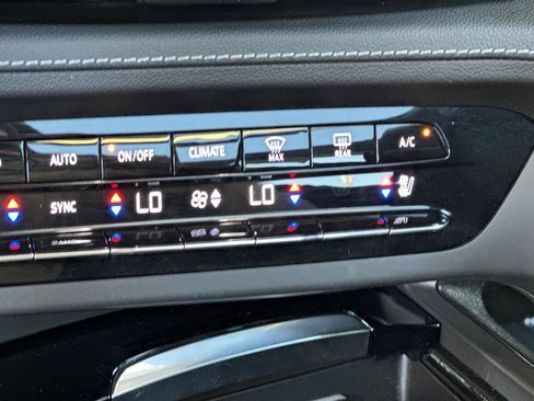 Used 2023 Buick Envision Avenir AWD/4WD image 29