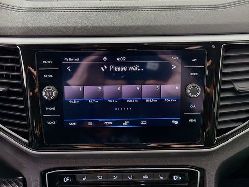 Used 2022 Volkswagen Atlas SE image 16