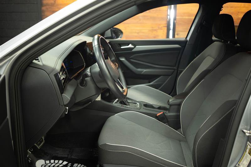Used 2025 Volkswagen Jetta Sport FWD image 8