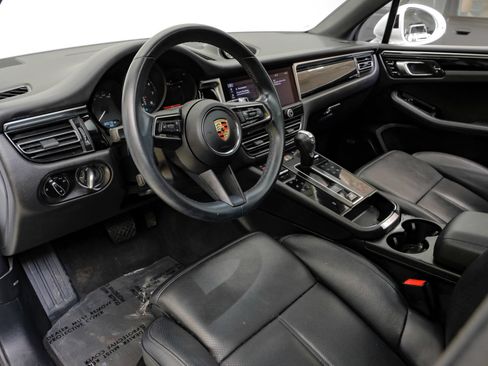 Used 2024 Porsche Macan w/ Premium Plus Package AWD/4WD image 3