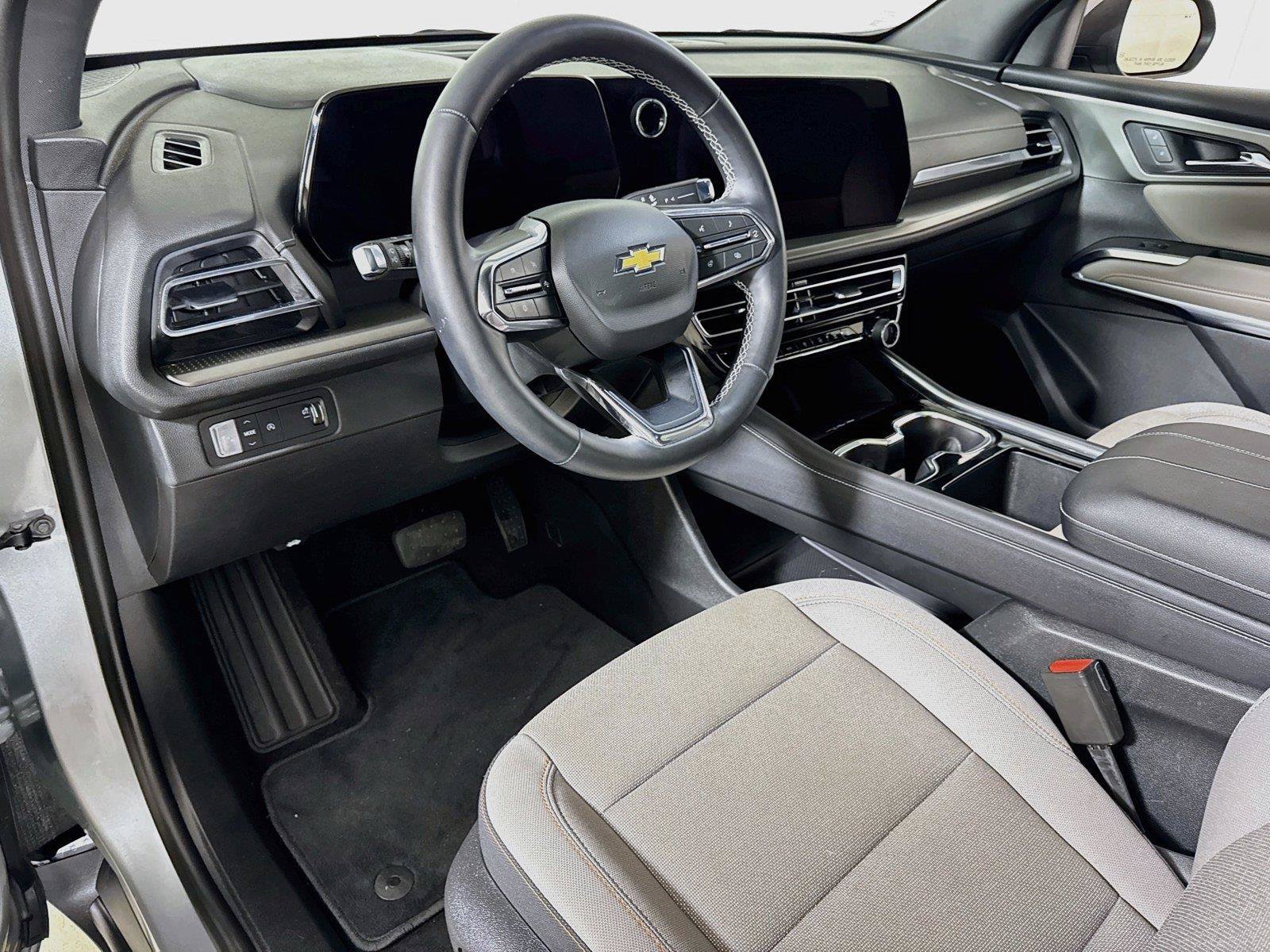Certified 2026 Chevrolet Traverse LT w/ Driver Confidence Package FWD image 38