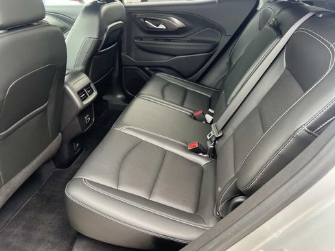 Used 2022 GMC Terrain SLT w/ Tech Package FWD image 11