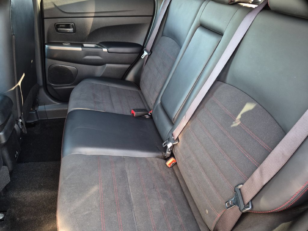 Used 2025 Mitsubishi Outlander Sport SE AWD/4WD image 24