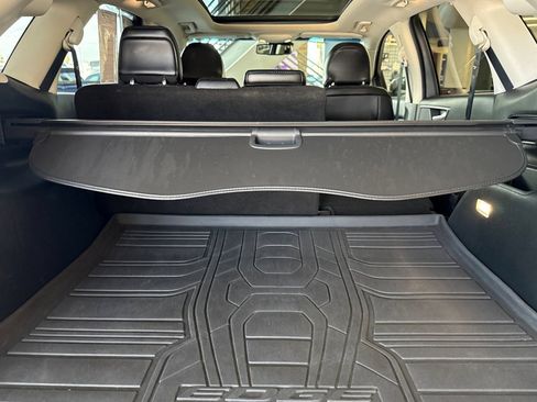 Used 2018 Ford Edge Titanium w/ Equipment Group 302A AWD/4WD image 14