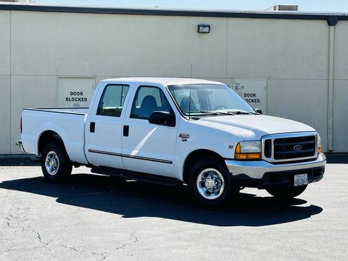 Used 1999 Ford F250 Lariat RWD image 2