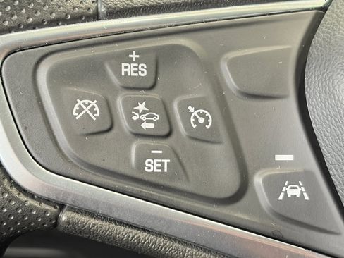 Used 2022 Chevrolet Equinox LS AWD/4WD image 32