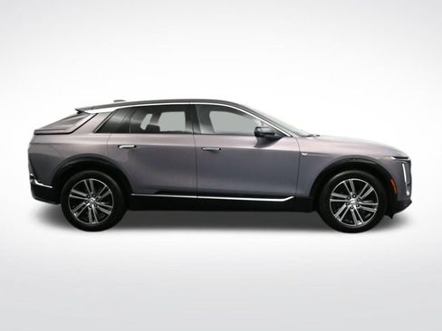 Certified 2025 Cadillac Lyriq Luxury AWD/4WD image 6