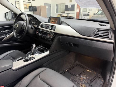 Used 2016 BMW 320i xDrive Sedan AWD/4WD image 18