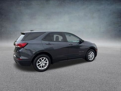 Used 2022 Chevrolet Equinox LS w/ LS Convenience Package FWD image 4