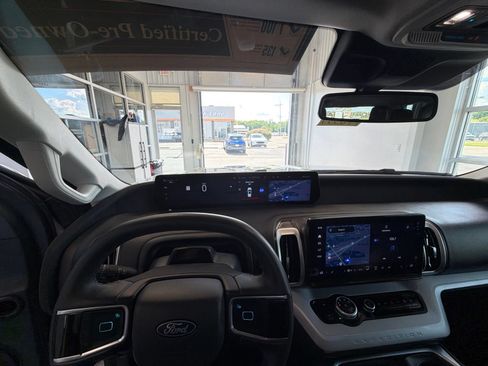 Used 2025 Ford Expedition Max Active AWD/4WD image 30