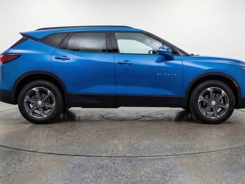 Used 2025 Chevrolet Blazer LT FWD image 11