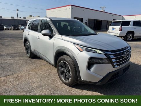 Used 2025 Nissan Rogue SV image 1