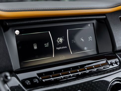 Used 2023 Rolls-Royce Cullinan Black Badge w/ Dark Exterior Package image 29