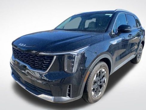 Used 2025 Kia Sorento S image 32