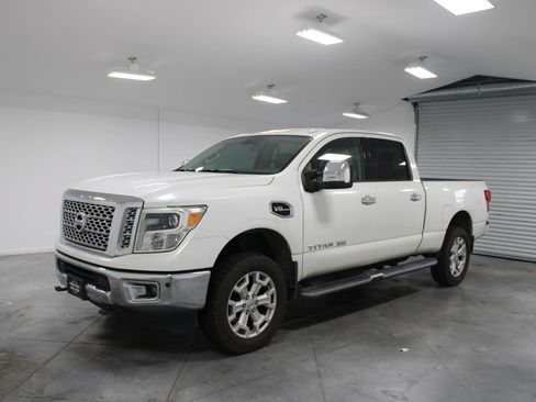 Used 2017 Nissan Titan SL RWD image 4
