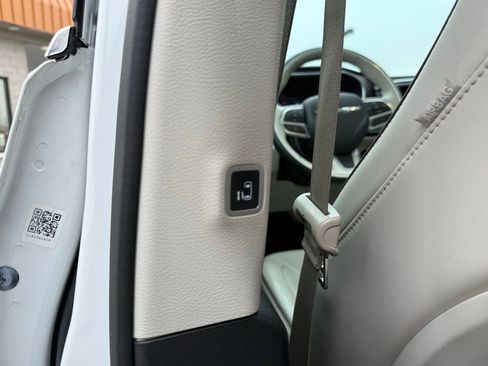 Used 2020 Chrysler Pacifica Limited image 45