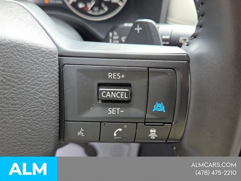 Used 2025 Nissan Rogue SV AWD/4WD image 23