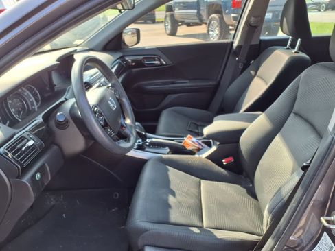 Used 2017 Honda Accord LX image 17