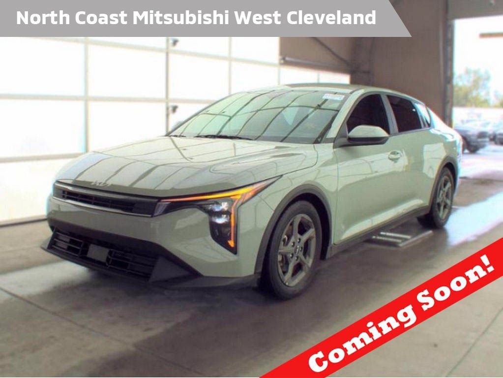 Used 2025 Kia K4 FWD image 1