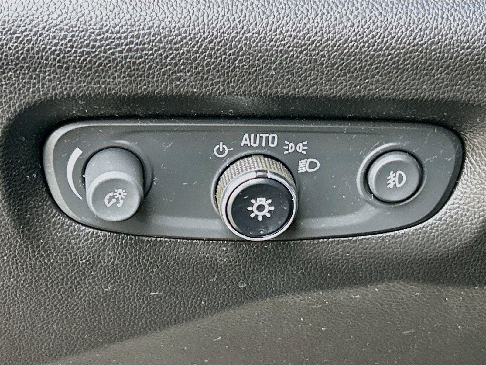 Used 2019 Chevrolet Traverse Premier w/ Driver Confidence II Package FWD image 36