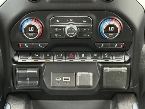 Used 2020 Chevrolet Silverado 1500 LT Trail Boss AWD/4WD image 23