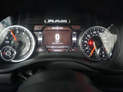 Used 2024 RAM 1500 Laramie image 30