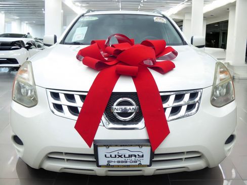 Used 2012 Nissan Rogue SV image 4